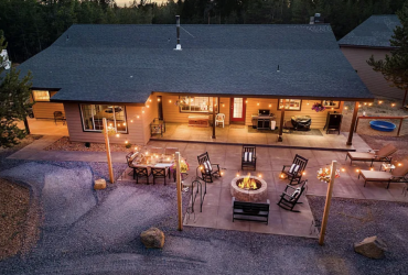 Custom Craftsman Home with Two 40′ x 40′ Shops in La Pine